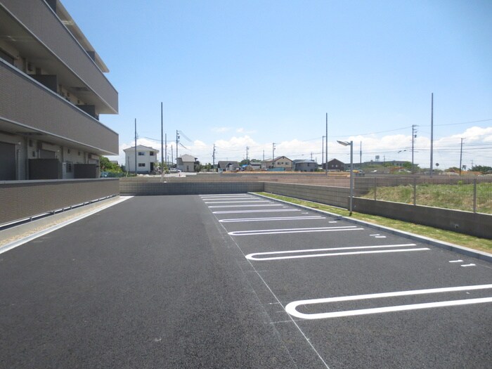 物件外観写真5　(駐車場)