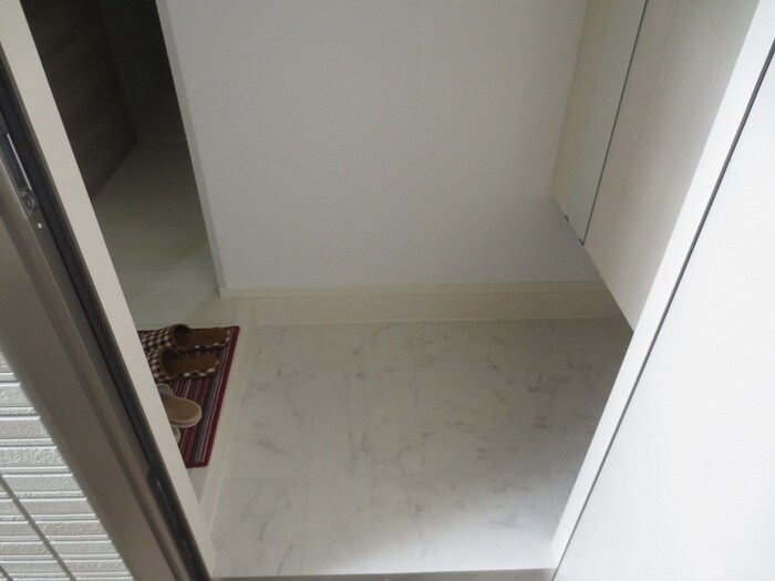 物件内観写真16　(玄関)