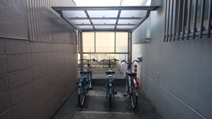 物件外観写真2　(駐輪場)