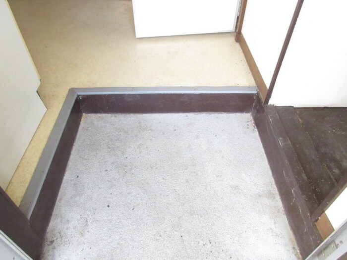 物件内観写真7　(玄関)