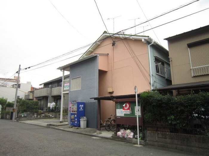 物件外観写真4　(エントランス部分)