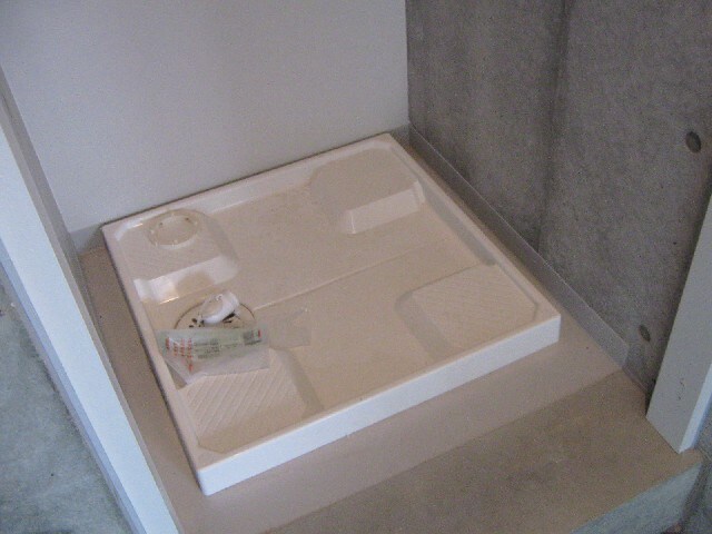 物件内観写真7　(洗濯機置場)