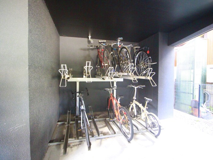 物件外観写真3　(駐輪場)