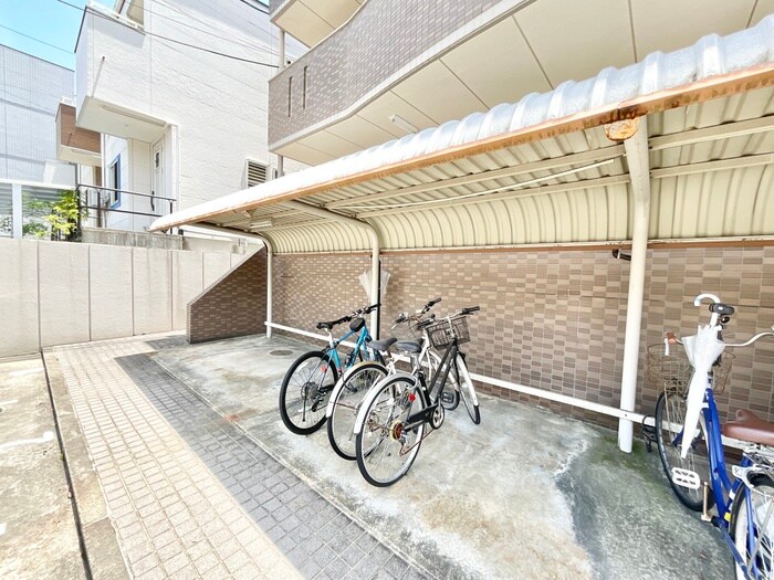 物件外観写真6　(駐輪場)