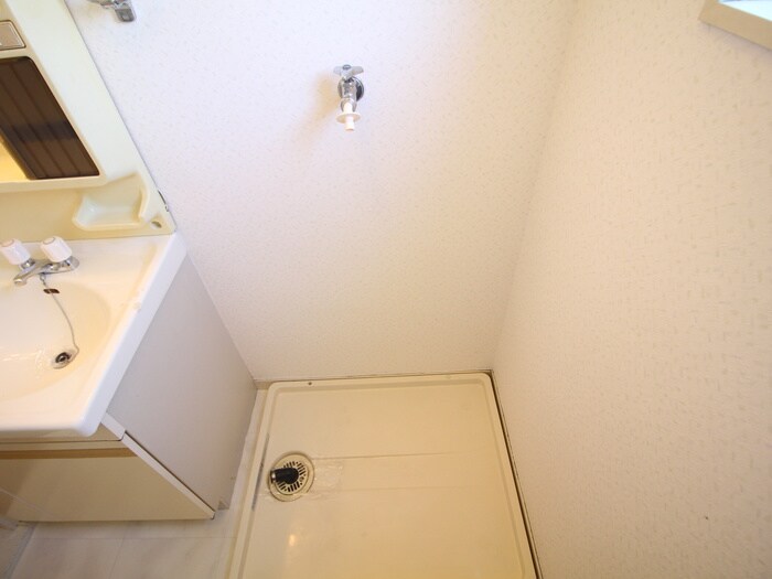 物件内観写真14　(洗濯機置場)