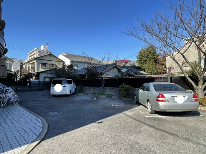 物件外観写真2　(駐車場)