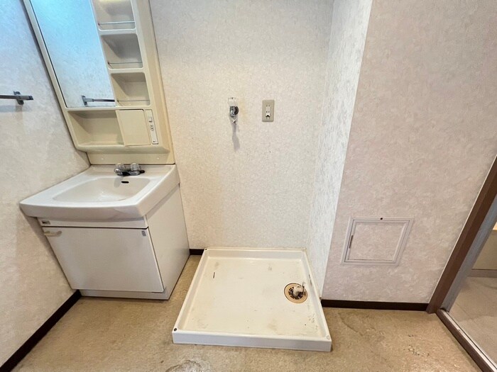 物件内観写真13　(洗濯機置場)