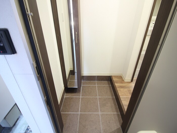 物件内観写真15　(玄関)