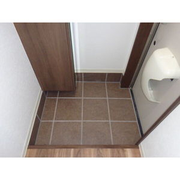 物件内観写真16　(玄関)