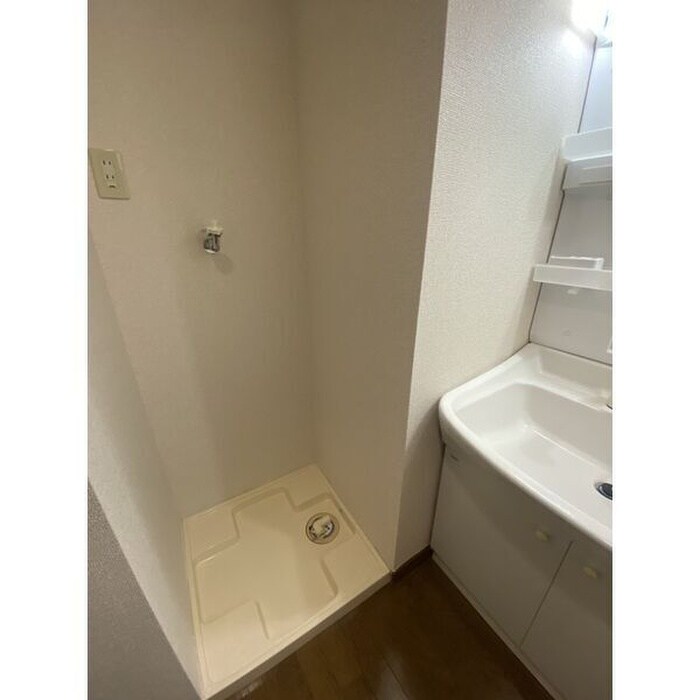 物件内観写真11　(洗濯機置場)