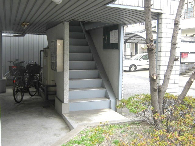 物件外観写真4　(エントランス部分)