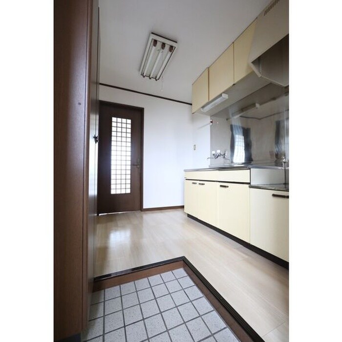 物件内観写真12　(玄関)