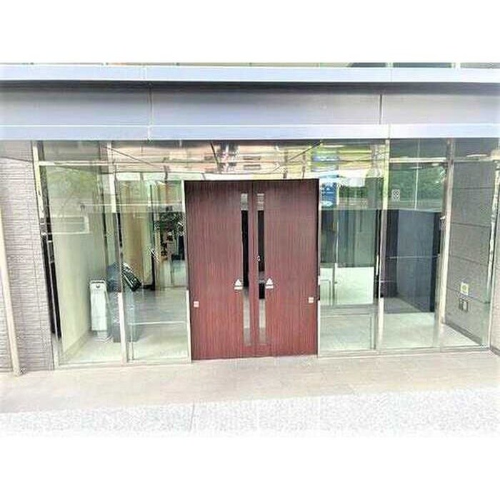 物件外観写真5　(エントランス部分)