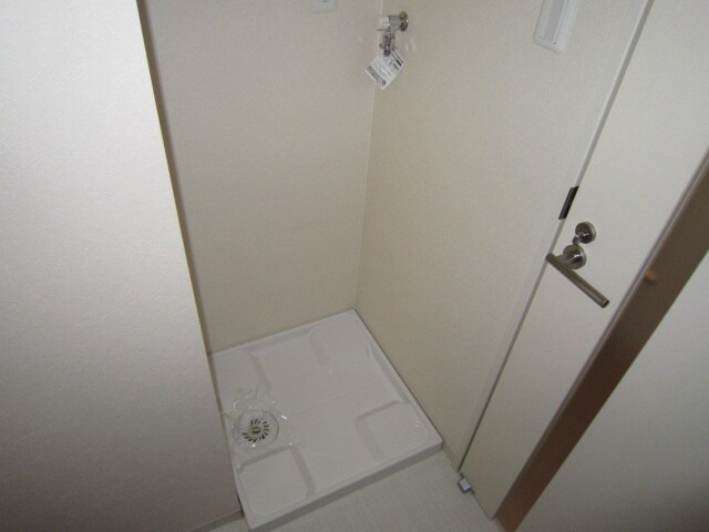 物件内観写真12　(洗濯機置場)