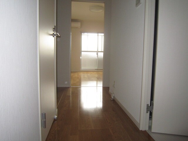 物件内観写真14　(廊下)