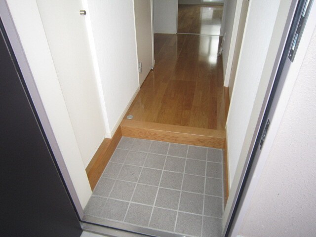 物件内観写真15　(玄関)