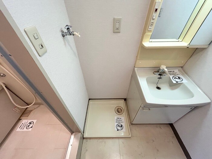 物件内観写真9　(洗濯機置場)