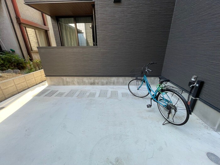 物件外観写真4　(駐輪場)