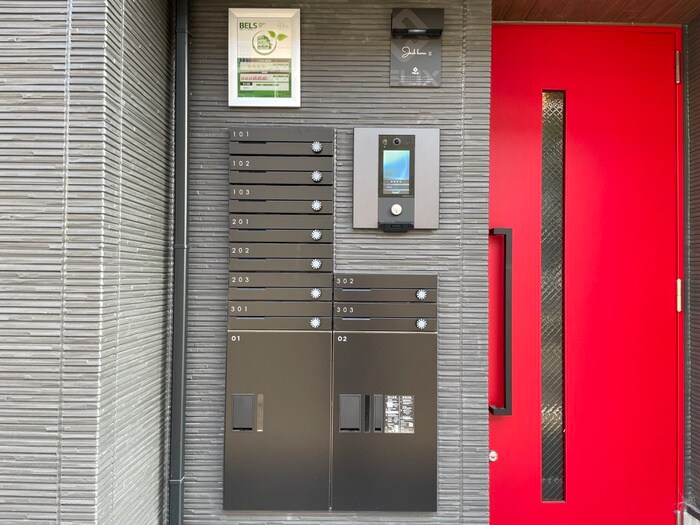 物件外観写真5　(エントランス部分)