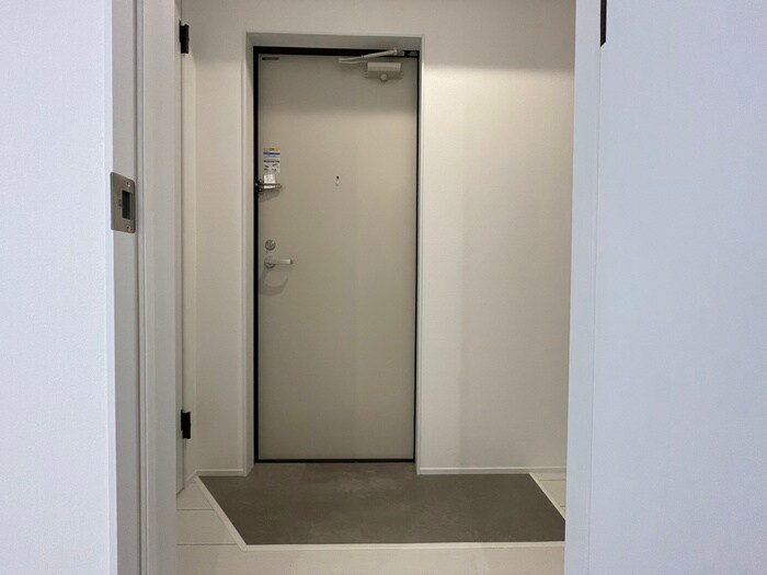 物件内観写真18　(玄関)