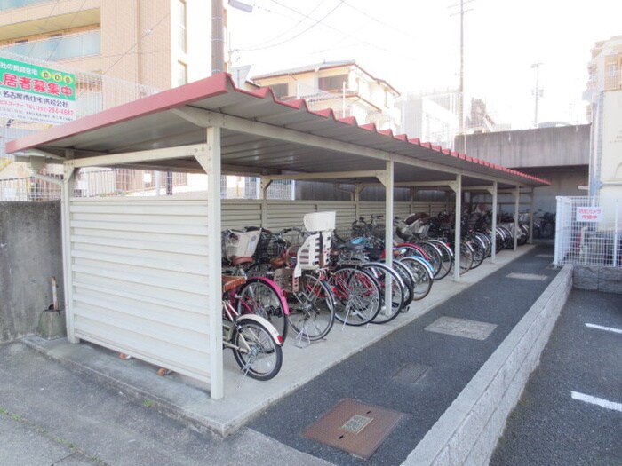 物件外観写真4　(駐輪場)