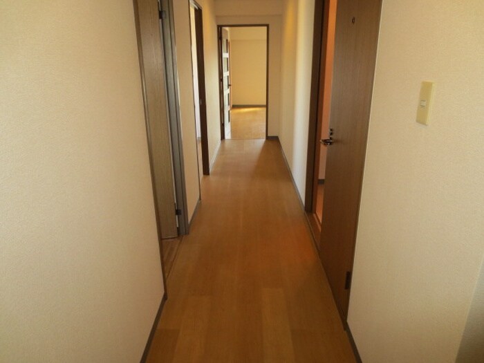 物件内観写真17　(廊下)