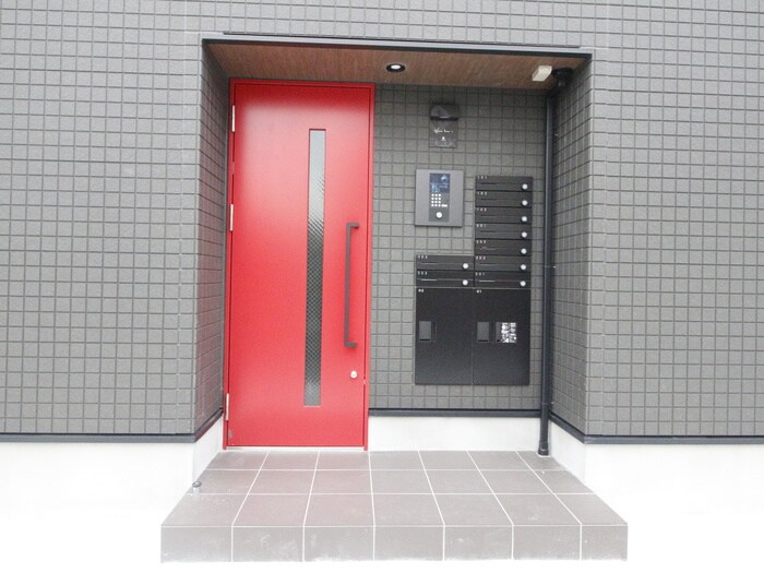 物件外観写真4　(エントランス部分)