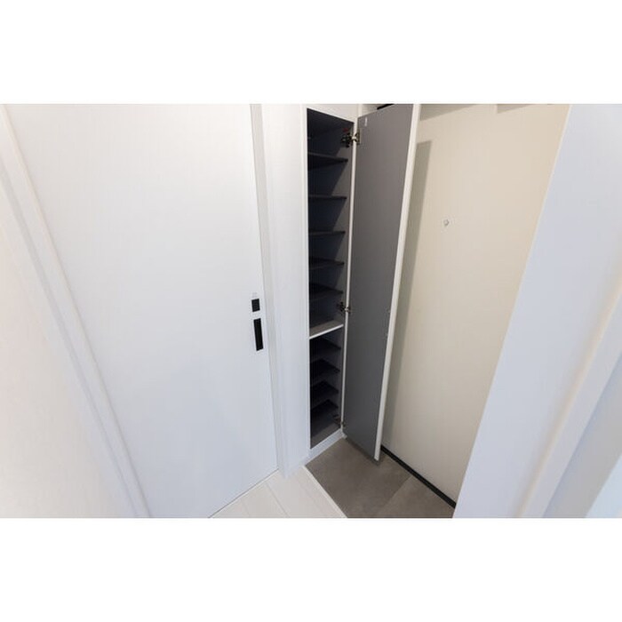 物件内観写真13　(玄関)