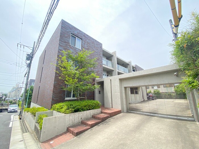 物件外観写真3　(駐車場)