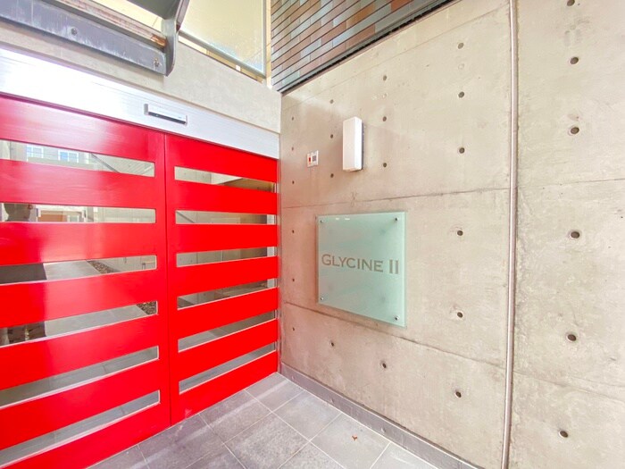 物件外観写真4　(エントランス部分)