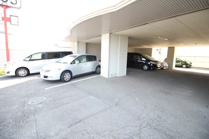 物件外観写真2　(駐車場)