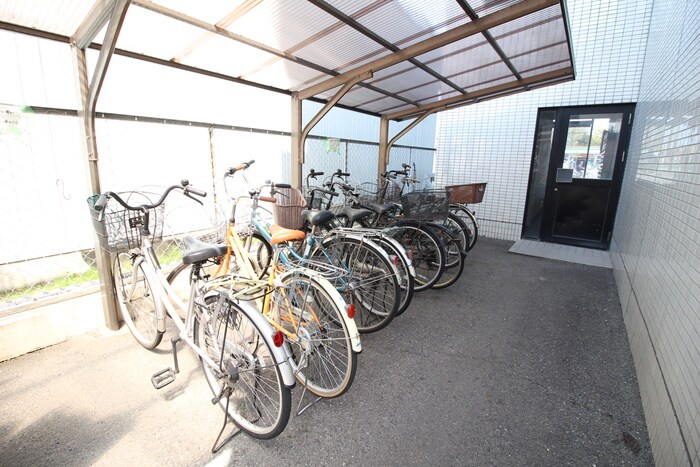 物件外観写真3　(駐輪場)