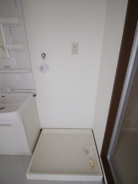 物件内観写真11　(洗濯機置場)