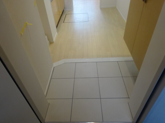 物件内観写真13　(玄関)