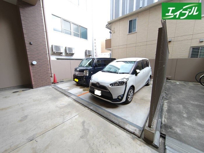 物件外観写真3　(駐車場)