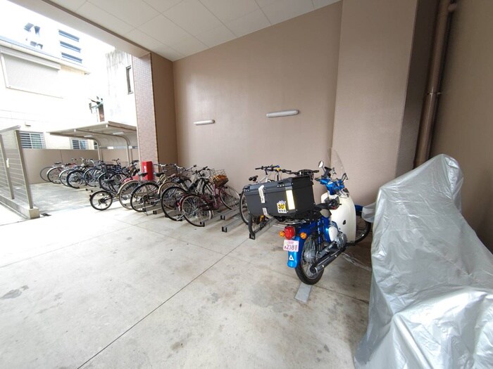 物件外観写真5　(駐輪場)