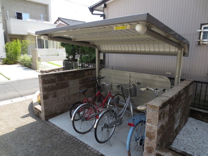 物件外観写真4　(駐輪場)