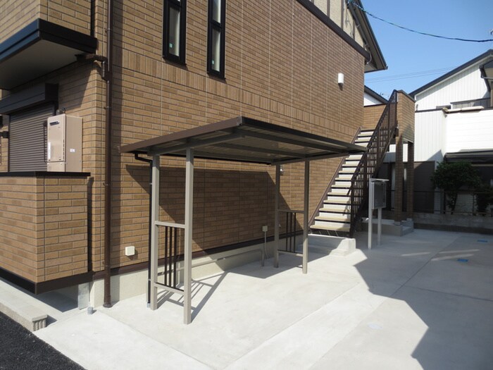 物件外観写真4　(駐輪場)