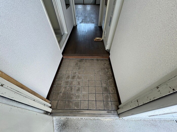物件内観写真16　(玄関)