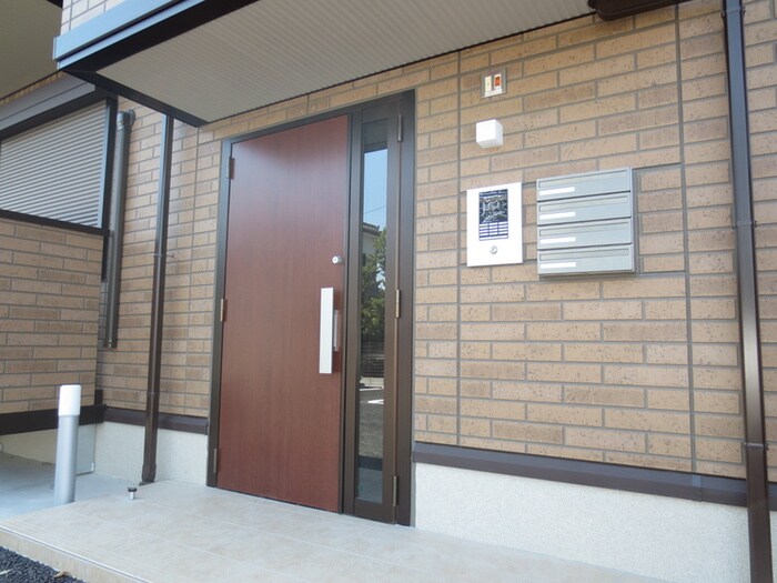 物件外観写真4　(エントランス部分)