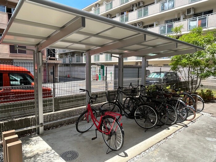 物件外観写真4　(駐輪場)