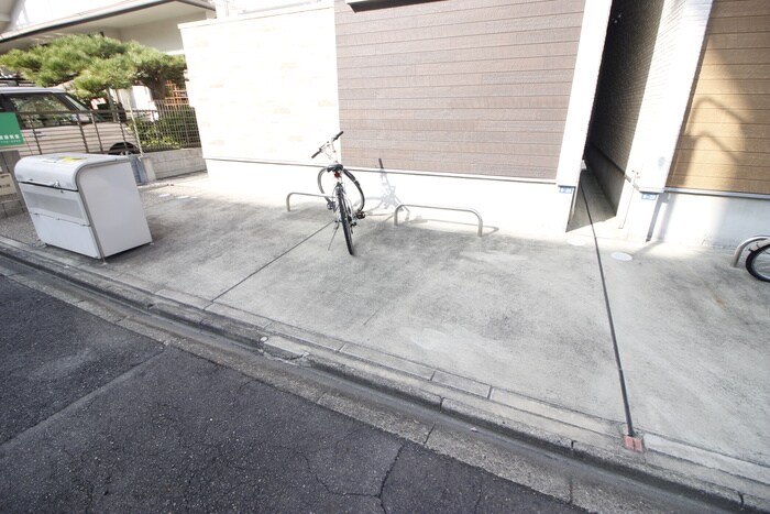 物件外観写真3　(駐輪場)