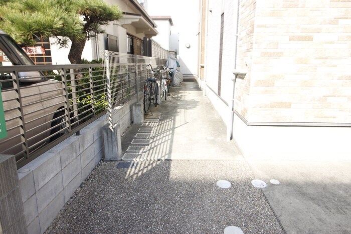 物件外観写真5　(エントランス部分)