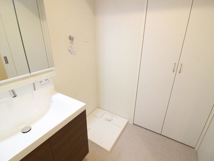 物件内観写真14　(洗濯機置場)