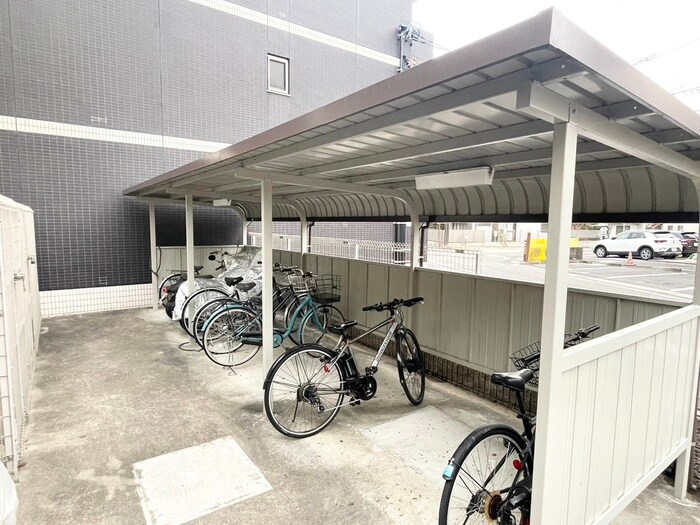 物件外観写真3　(駐輪場)