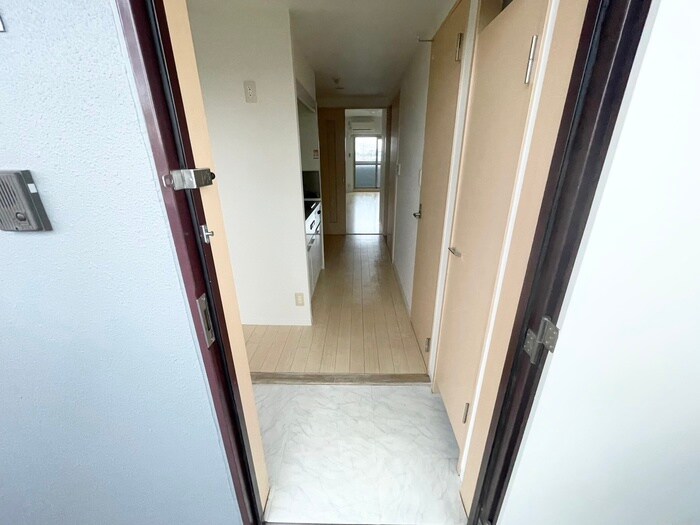 物件内観写真13　(玄関)