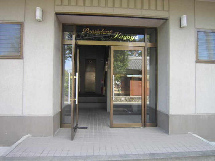 物件外観写真4　(エントランス部分)