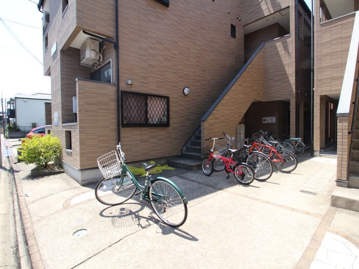 物件外観写真3　(エントランス部分)