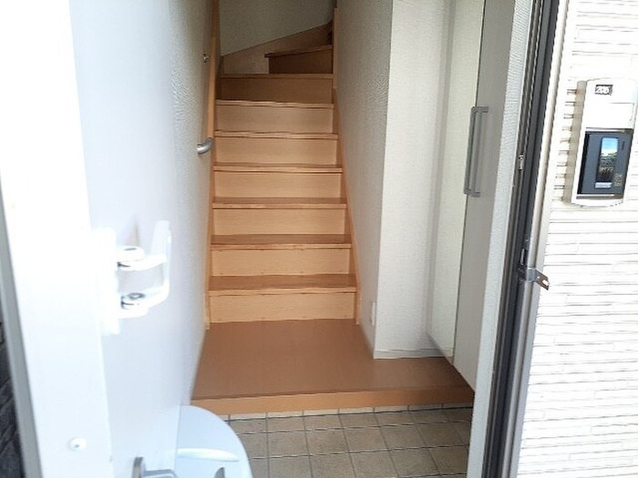 物件内観写真13　(玄関)