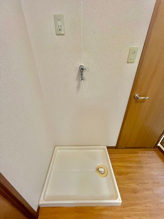 物件内観写真13　(洗濯機置場)